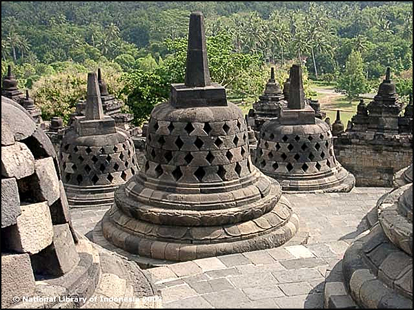 candi borobudur pnri12