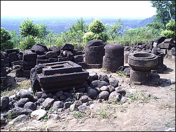 situs gunungsari tarabuwana06