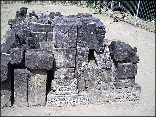 situs gunungsari tarabuwana10