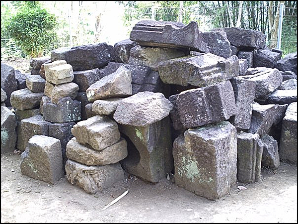 situs gunungsari tarabuwana11