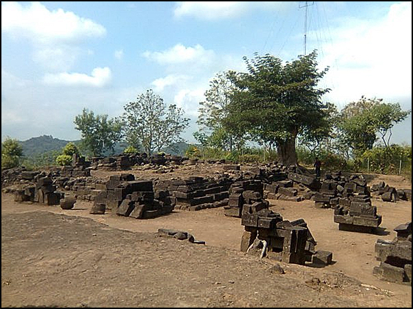 situs gunungsari tarabuwana02